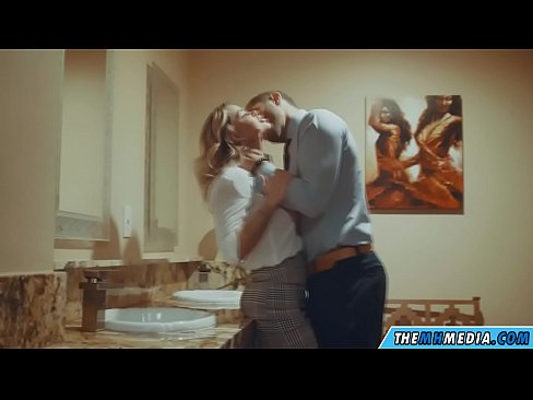 ❤️ Când o blondă cu sânii mari te seduce într-o toaletă publică ❤️❌ at ro.myteporn.ru ❌️